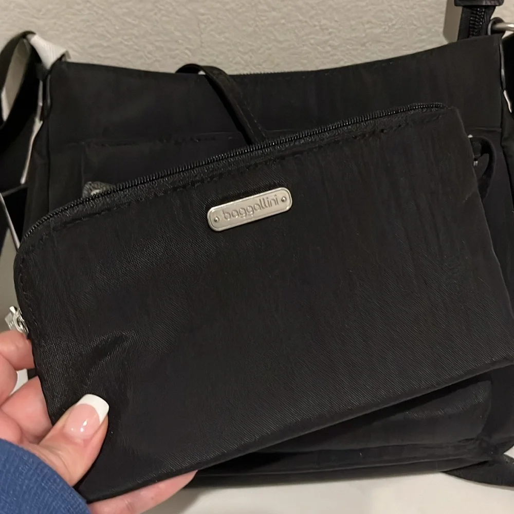 NWT! BAGGALLINI BLACK CROSSBODY BAG